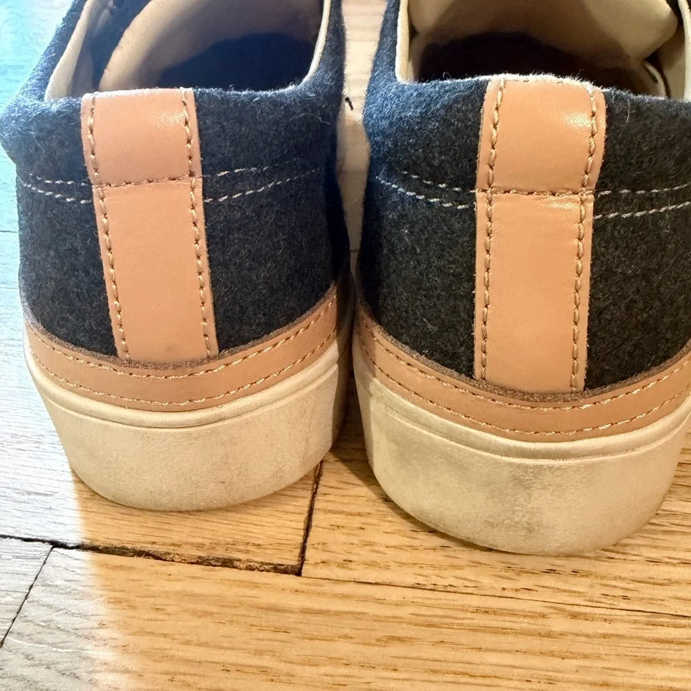 REVITALIGN Charcoal and Beige Women’s Sneakers Size 7.5